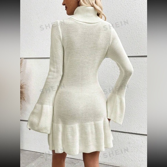 Bell sleeves cream dress - Picture 3 of 4